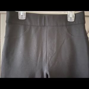 NWOT SPANX - a classic slimming black pant. Size M